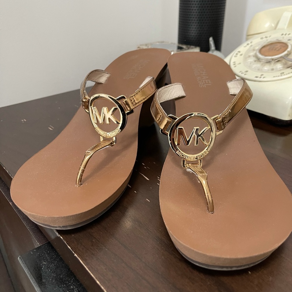 Michael Kors Thong Sandals - Picture 1 of 4